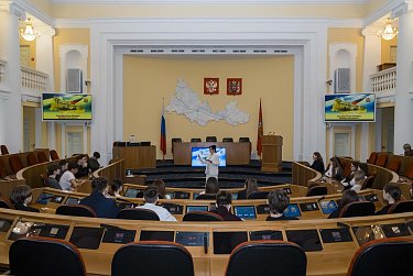 Старшеклассники Оренбурга познакомились с работой областного парламента